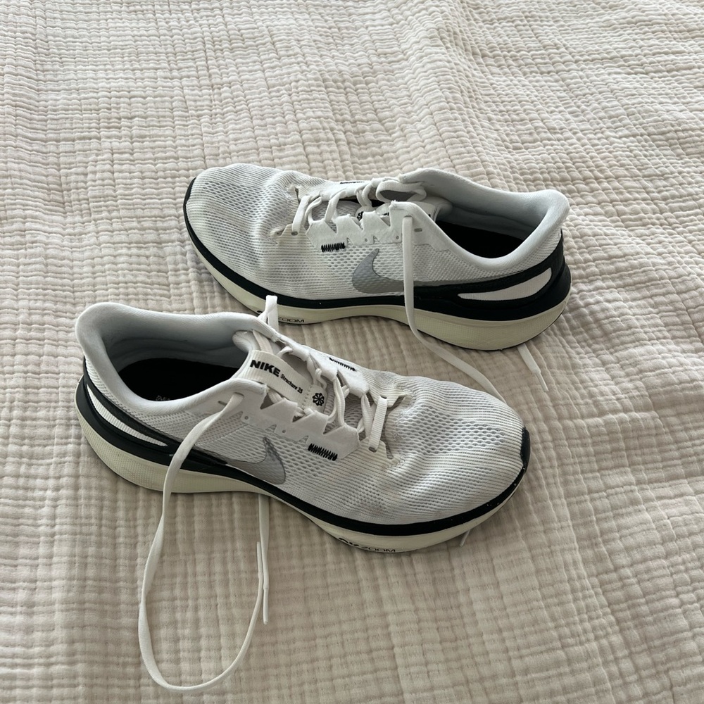 Nike White & Black Running Sneakers - Low Profile Trainer